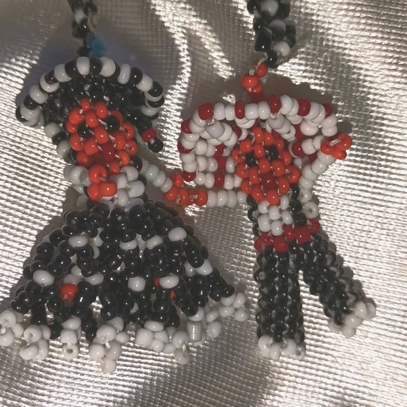 SUPERCUTE Beaded Mexican couple in sombreros necklaces 25 each or three for 60 - Picture 2 of 5
